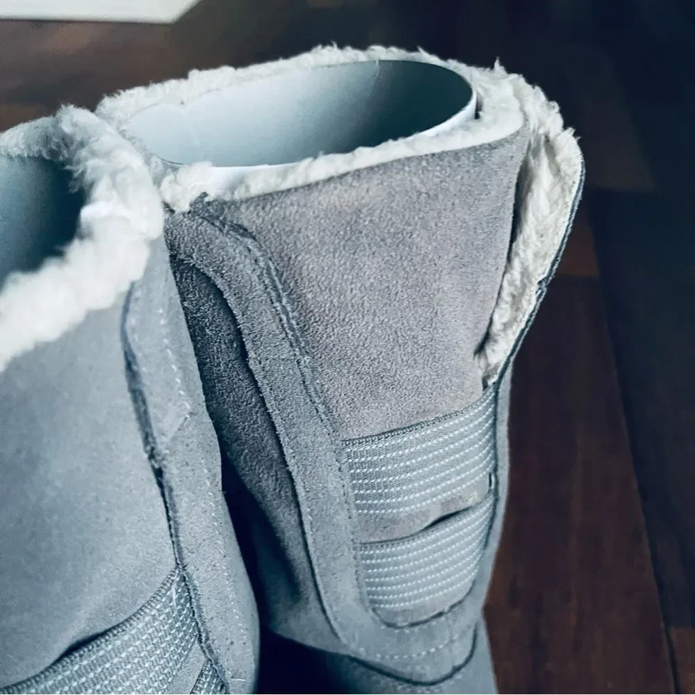 NIB Crocs Adela Foldover Fuzz Bootie 6 Smoke‎ Gray